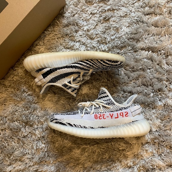 yeezy 350 zebra